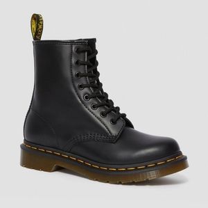 Dr Martens 1460W Smooth Combat boots